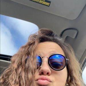 Meet your Posher, Delanie